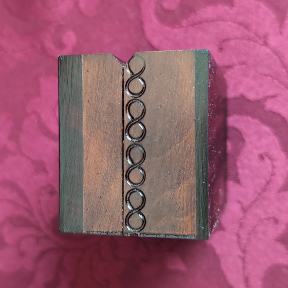 Small Wooden Polish Storage Box with Carved Flower - Picture 4 of 10